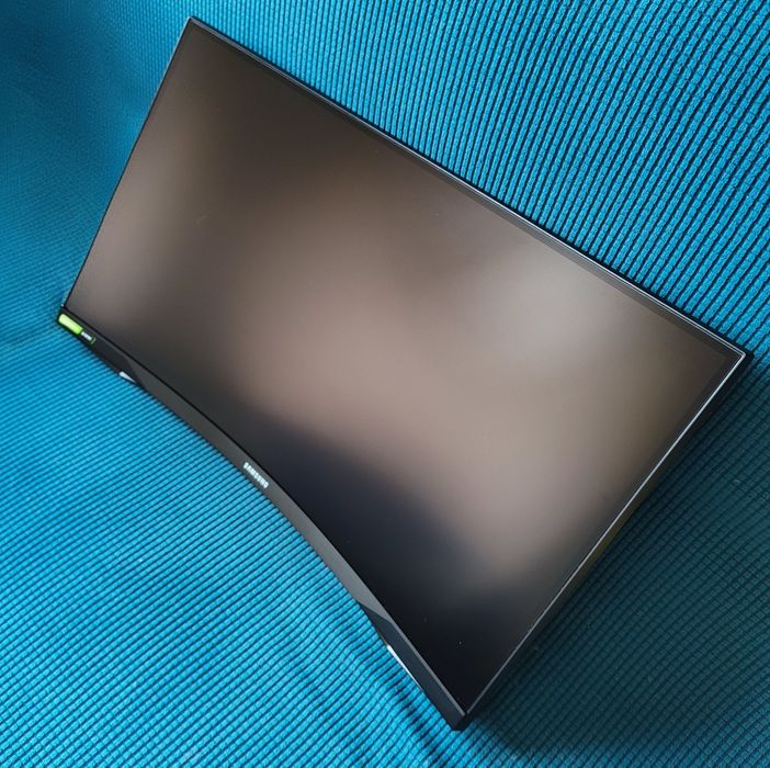 Samsung Odyssey G7 27 inch 240 Hz 1 ms