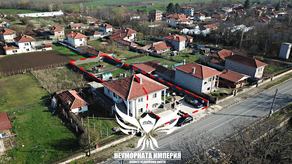 Двуетажна вила/къща 102РЗП с 882кв. двор село Долнослав, обл.Пловдив