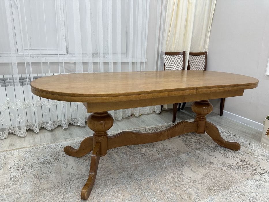 Продам стол для гостинной