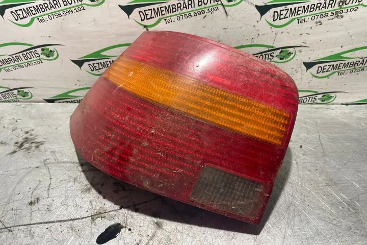 Lampa / Tripla stop stanga pe aripa Volkswagen VW Golf 2000