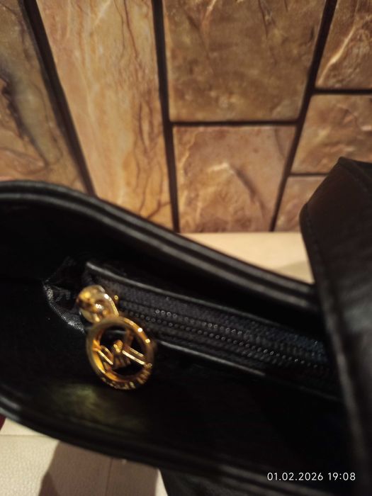 Черна чанта Michael kors