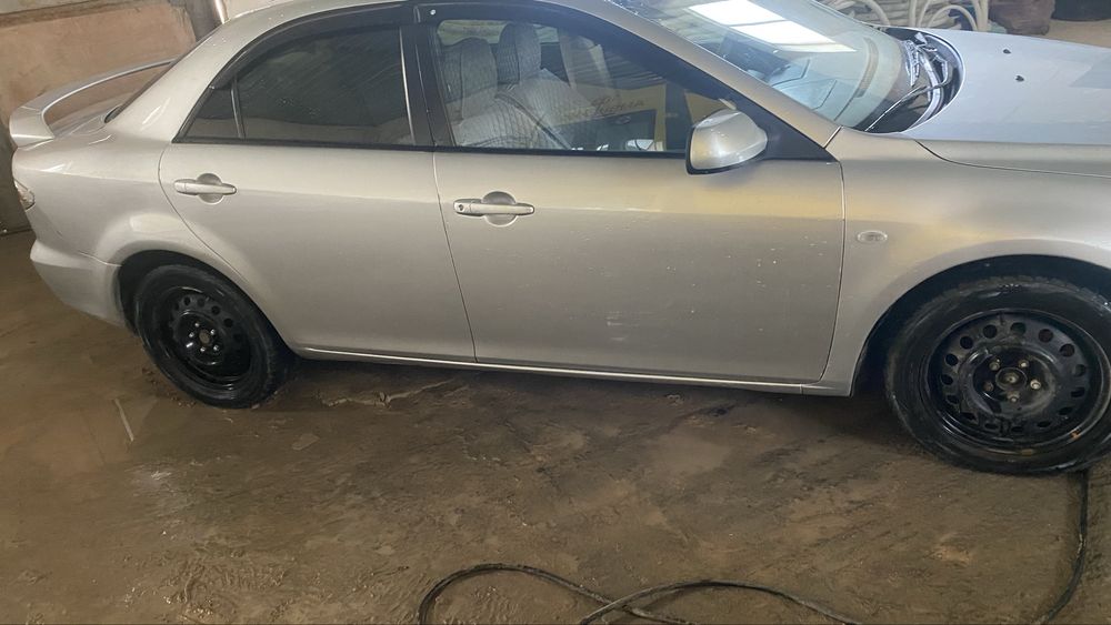 Мазда 6  2004 год автомат газ бензин