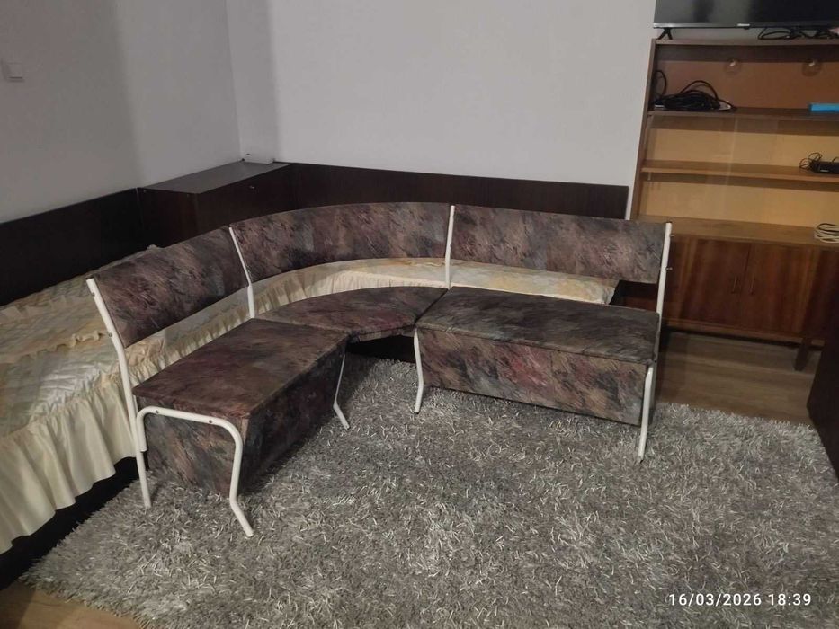 Кухненски ъглов диван тръбна мебел с две ракли