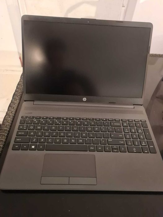 Laptop HP 255 G8 – Ryzen 3 / 8GB RAM /  – stare bună