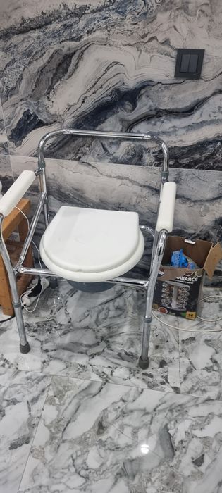 Стул, унитаз! В хорошем состоянии.!