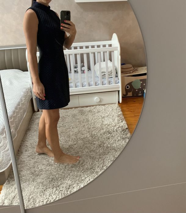 Стилна тъмносиня офис рокля