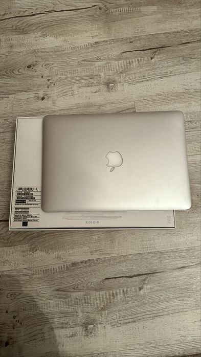 MacBook Air 13 - inch stare foarte bună, cu cutie originală