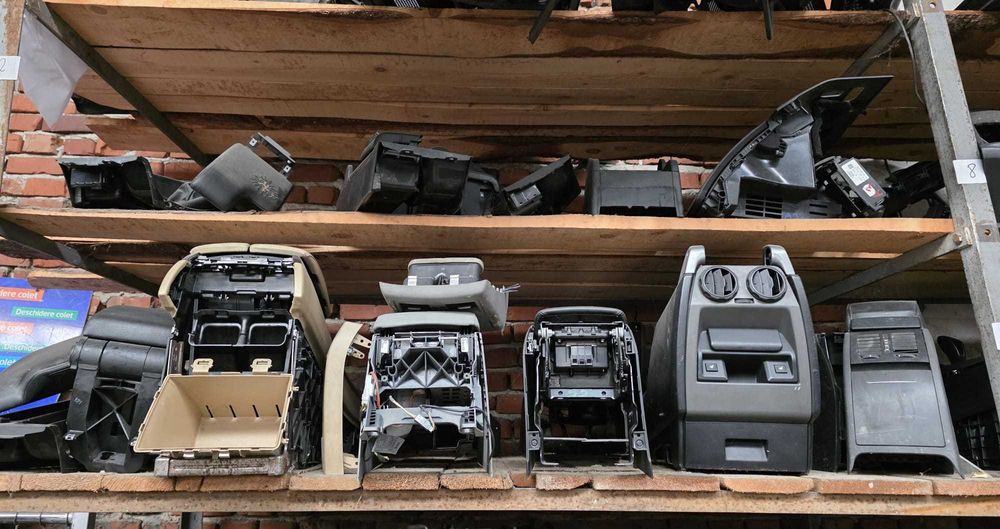 Cotieră BMW Audi Land Rover Skoda Alfa Romeo Mazda Chrysler Nissan