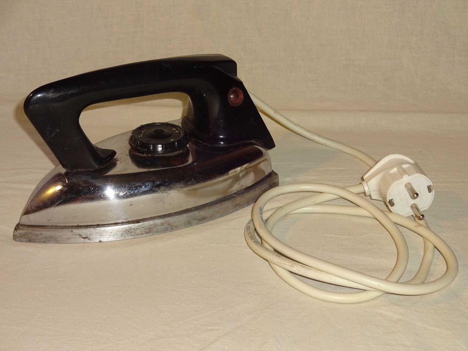 Утюг электрический (СССР) - продам.