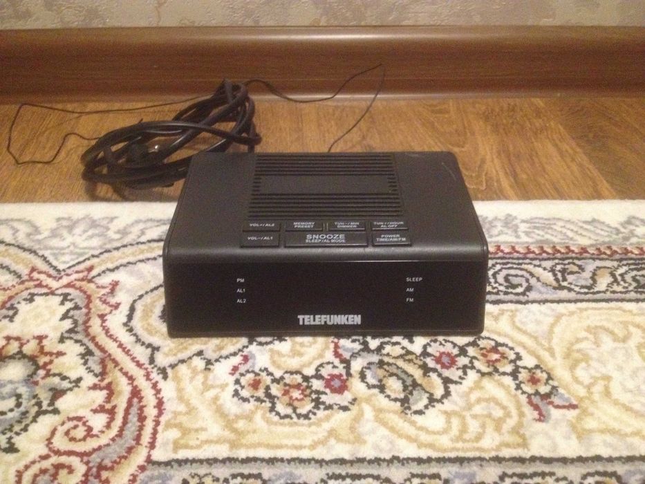 Радио часы Telefunken