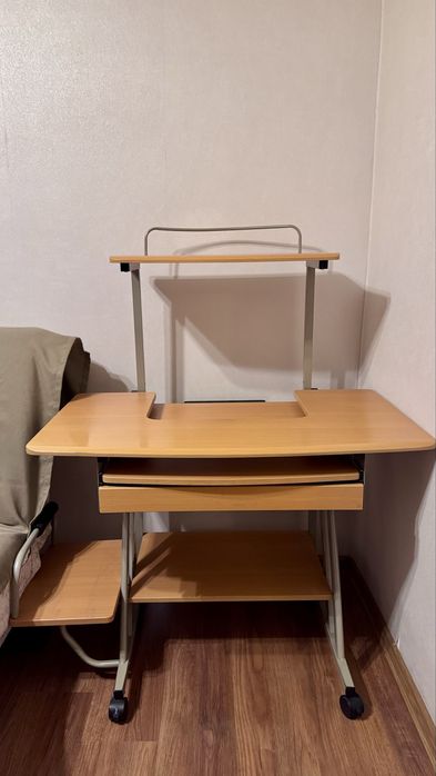 Стол для компьютера