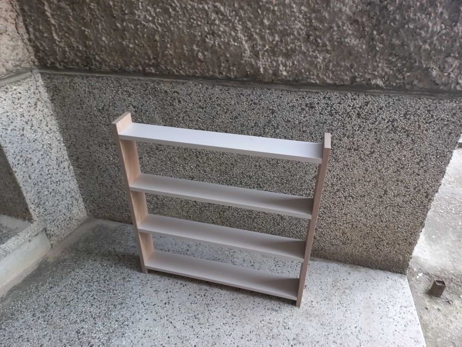 Етажерки. Шкаф. Чукче за входна врата  и  первази.