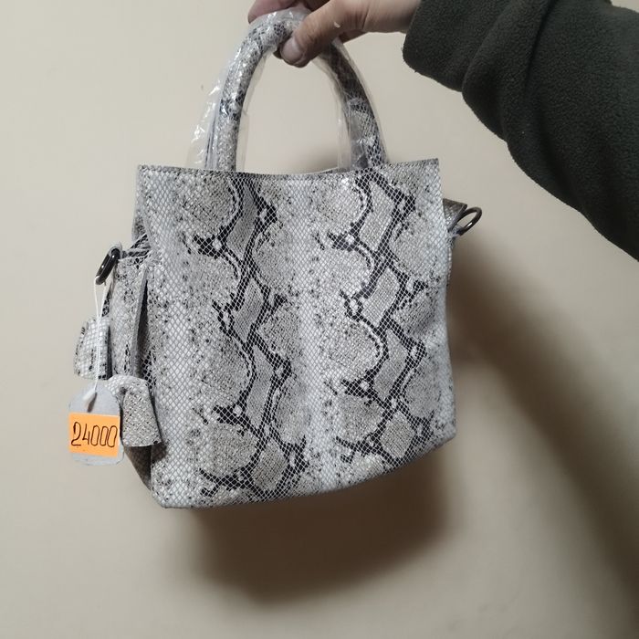 Продам новую кожаную сумку