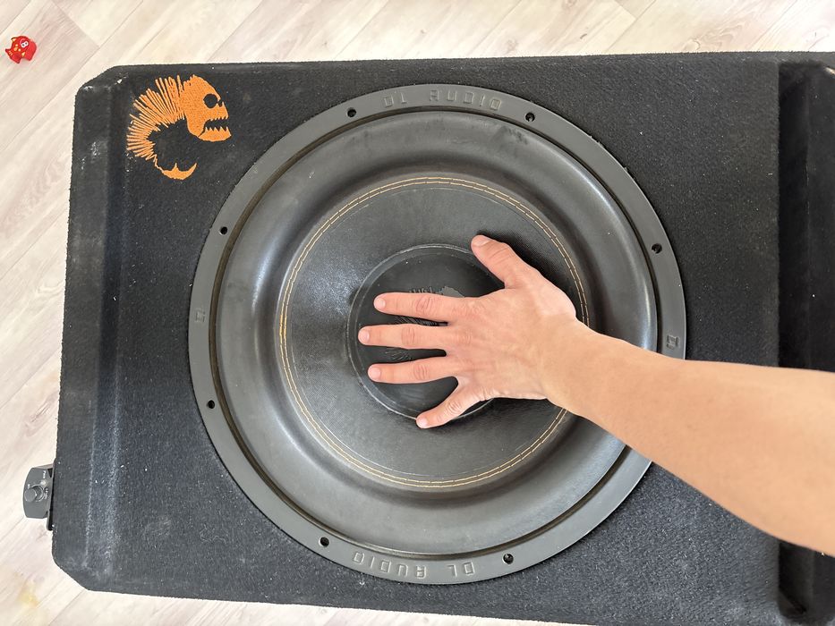 Продам сабвуфер в отличном сост