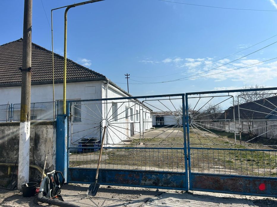 Inchiriez(vînd) spații depozitare (producție în Călan.