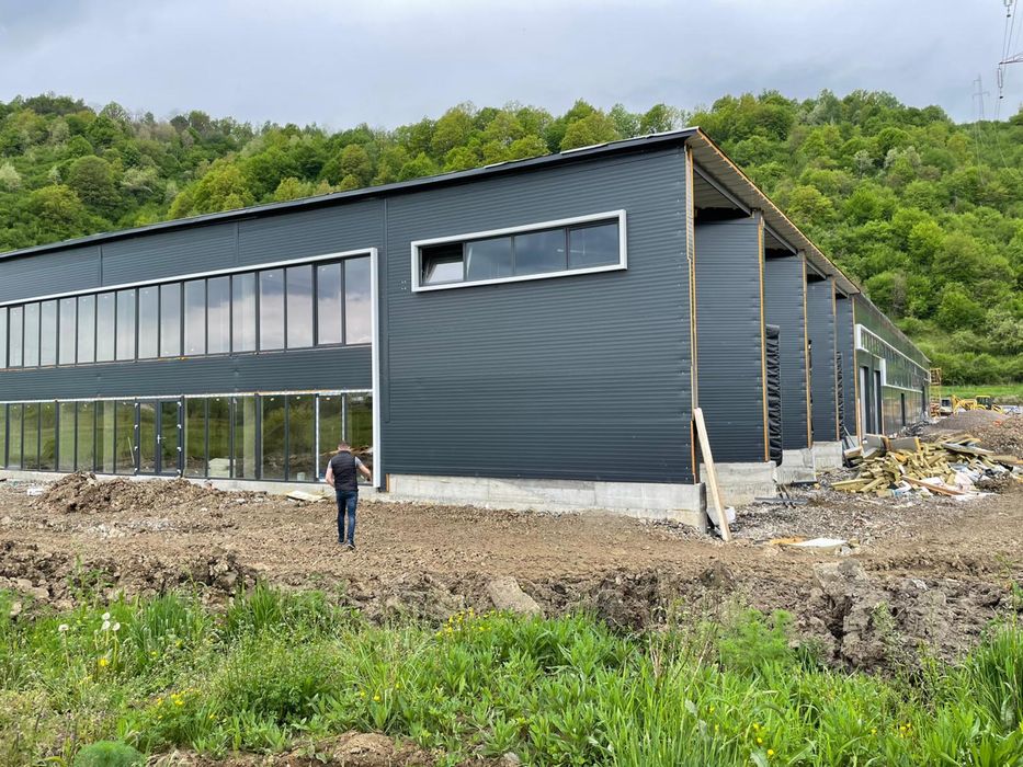 Vand Hala Metalica 10 X 20 completa cu panouri sandwich