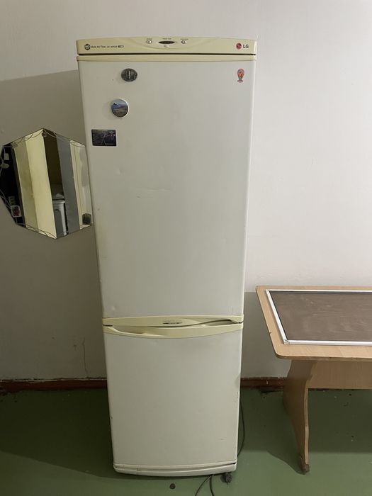 Продам Холодильник LG