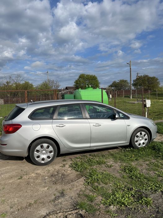 De vanzare opel astra j 2011