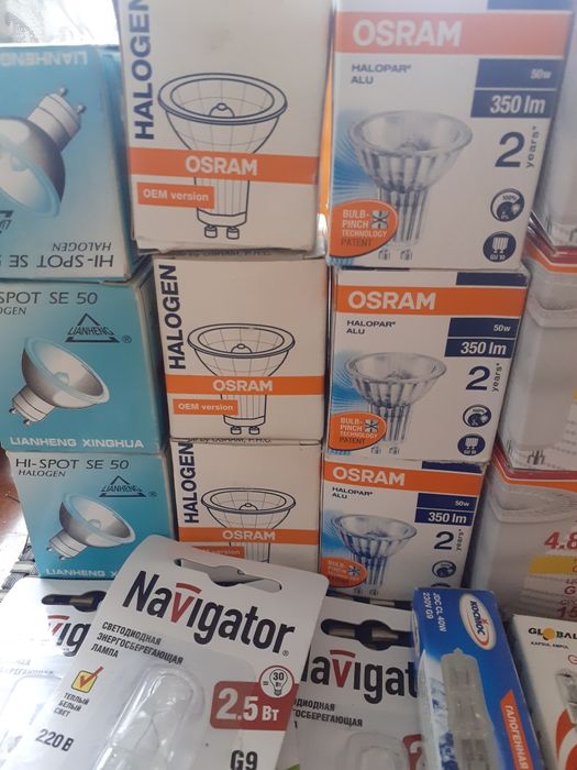 Лампы софиты разные.