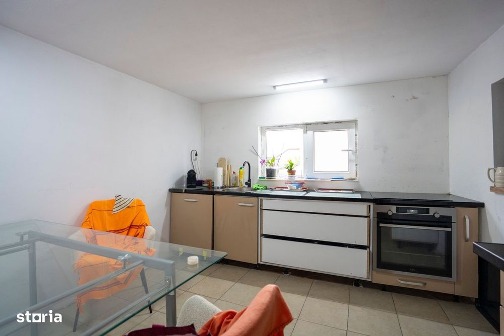 Casa 5 camere in Rogerius, la bulevard, cu acces auto