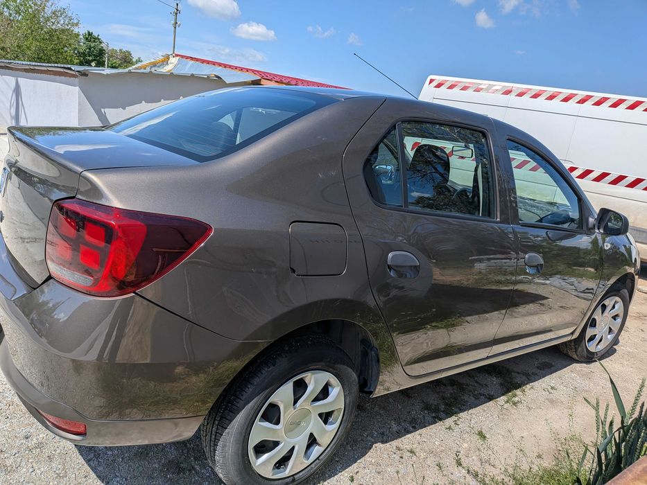 Продавам Дачия Логан - 1.0, гаражна , 60000 км, сервизна