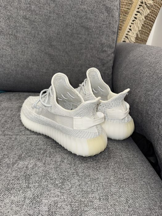 yezzy 350 v2 bone