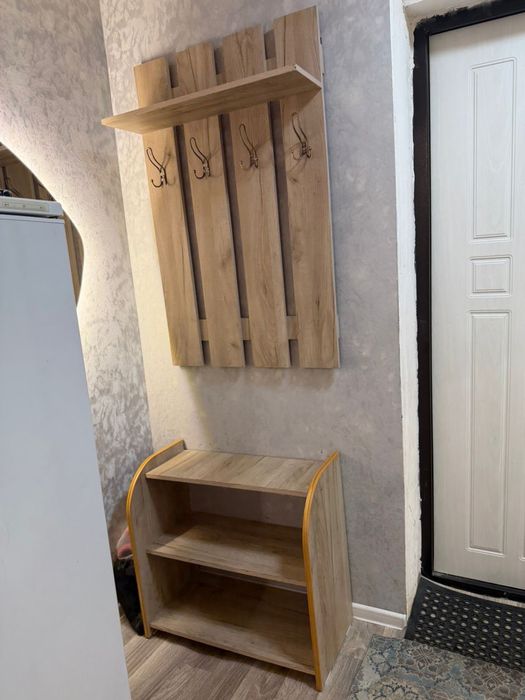 Срочно продам вешалку на прихожую. В отличном состоянии