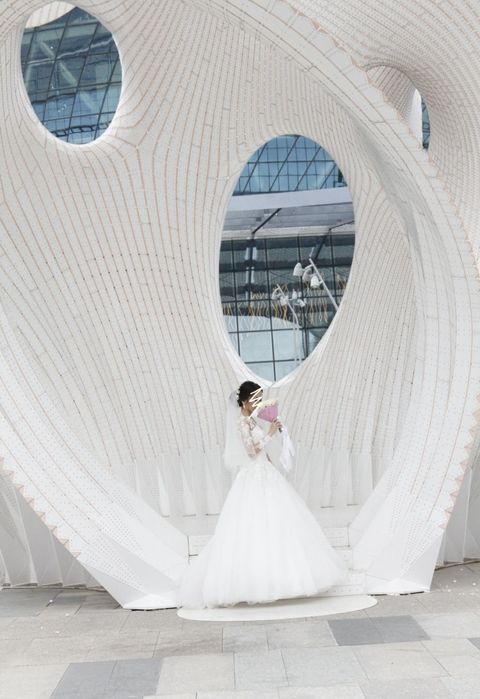 свадебное платье с 3д цветочками