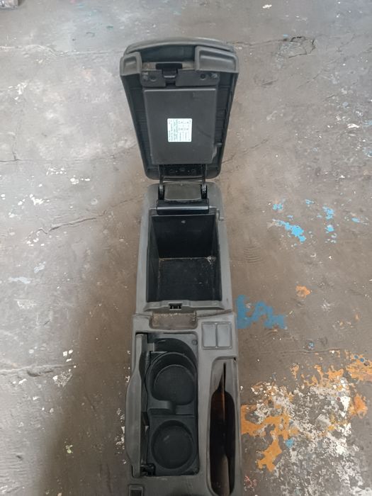 Подлокотник Ниссан максима