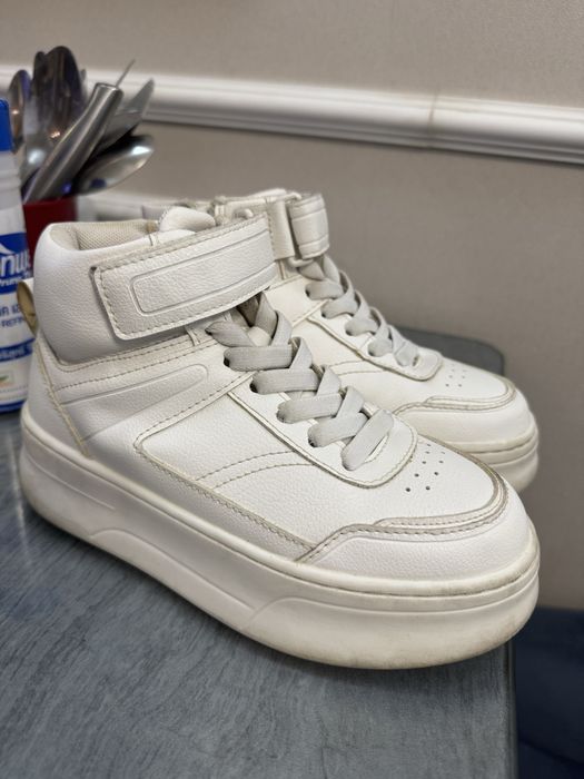 Кроссовки  детские zara 32 размер
