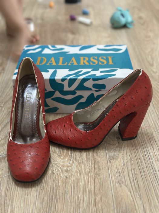 Продам Туфли розовые и красные