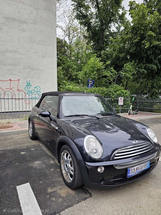 Mini Cooper Cabrio Sidewalk