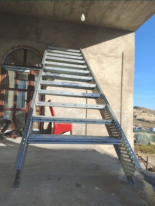 Scari metalice zincate facem la comanda