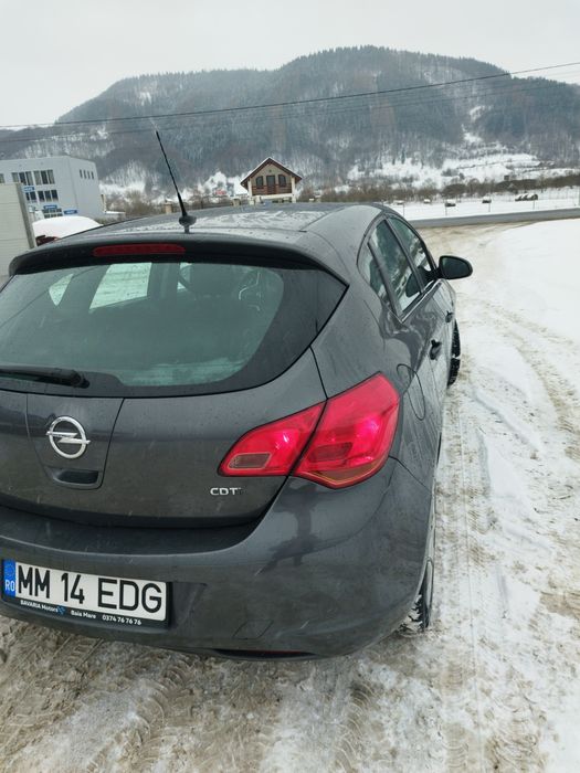 Vând Opel Astra J