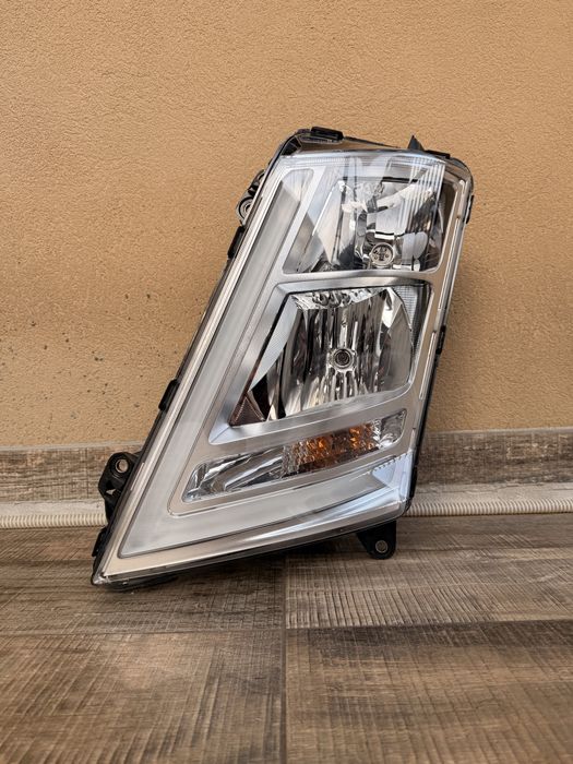 Far fata stanga original Volvo FH