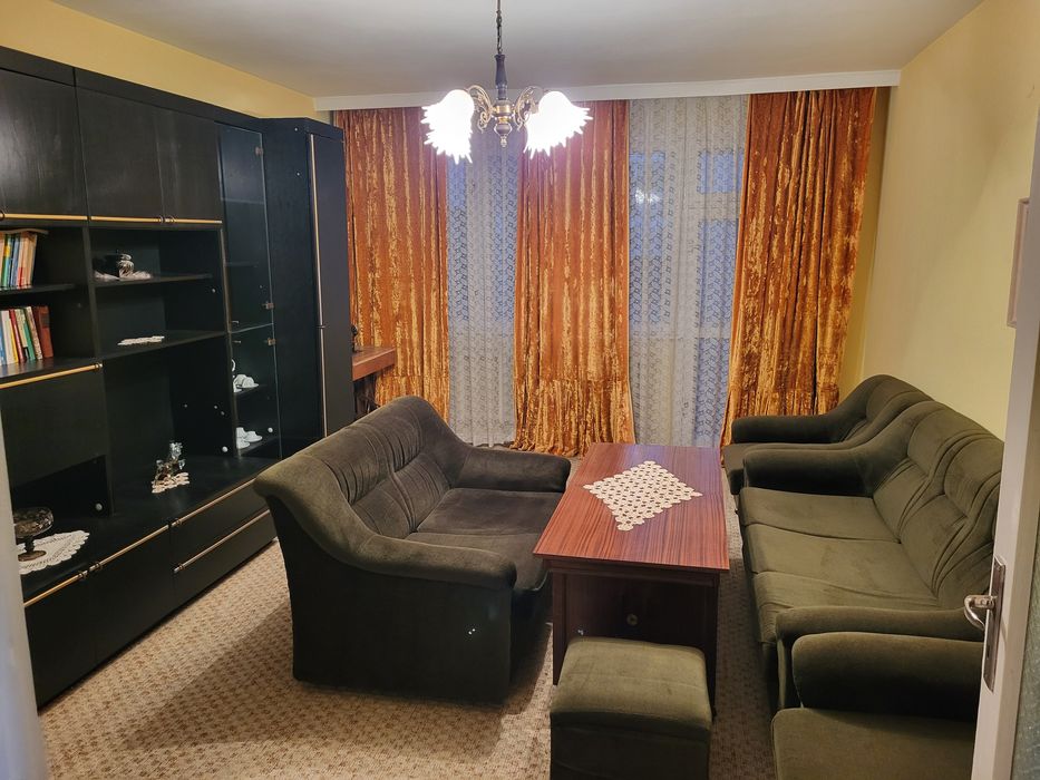 Продавам Тристаен апартамент в центъра