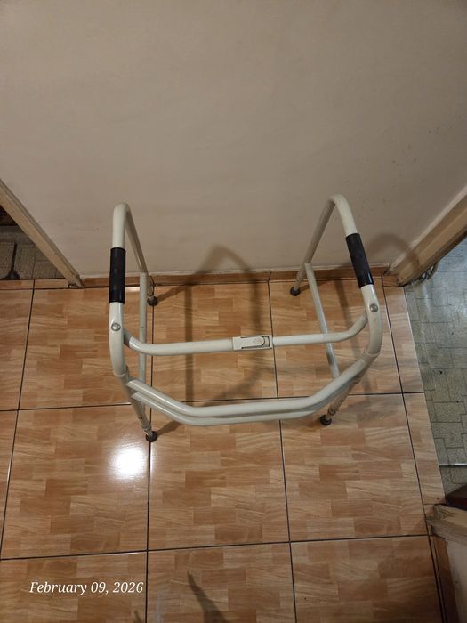 Cadru de mers pliabil