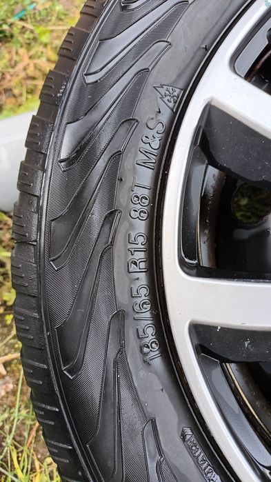 Roti Logan originale, fabricate de Renault, cu anvelope Vredestein 185 65 R15 de iarna - Made in Holand