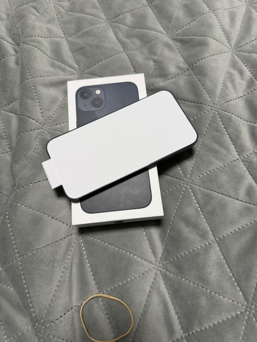 Iphone 13 128 gb  цвят midnight