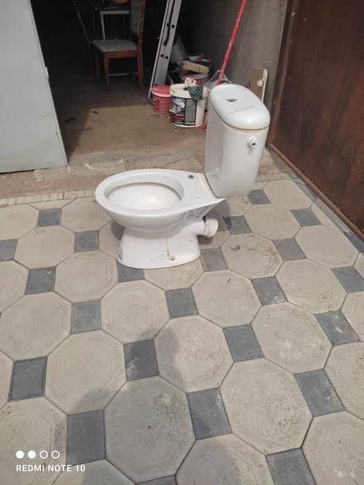 Унитаз и бочок от унитаза