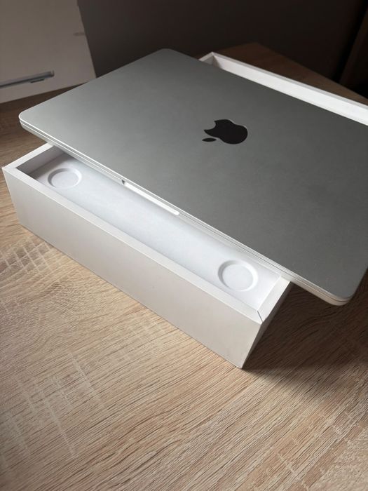 MacBook air 13 m2 8/256