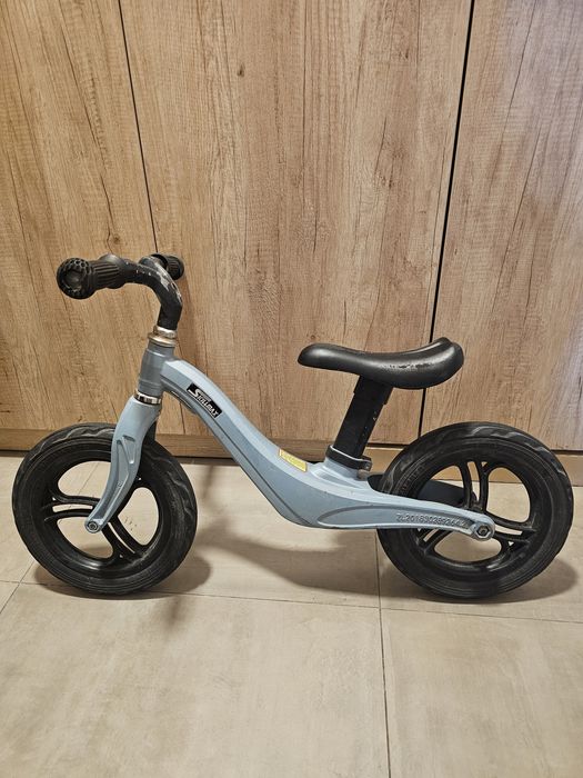 Bicicleta fara pedale Skillmax 12" pentru copii 2-5 ani greutate 2 kg  inaltime reglabila cadru magneziu