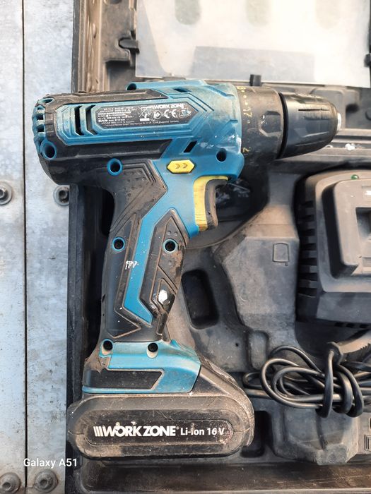 Пробивен винтоверт. Работещ