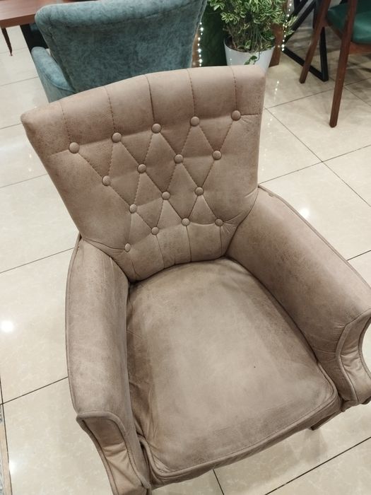 Продаётся диваны и кресла. Kresro va divanlar sotiladi