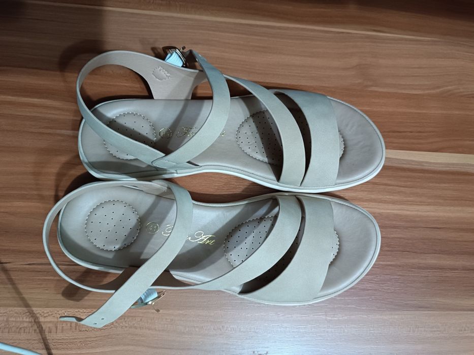 Продам летнюю обувь.