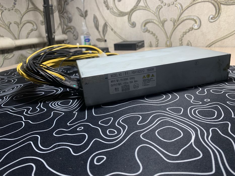 Блок питания 1800 Вт YBH182S12 (рабочий, новый)