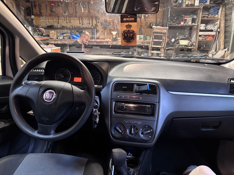 Vand fiat punto .