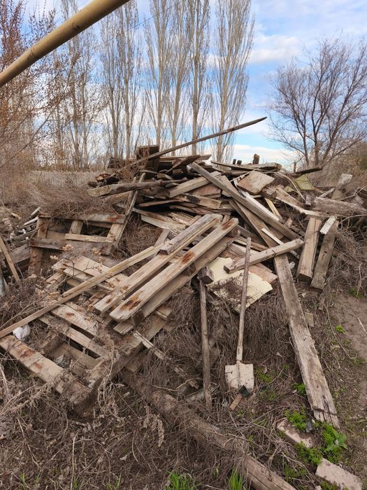 Отдам даром разные дрова и доски