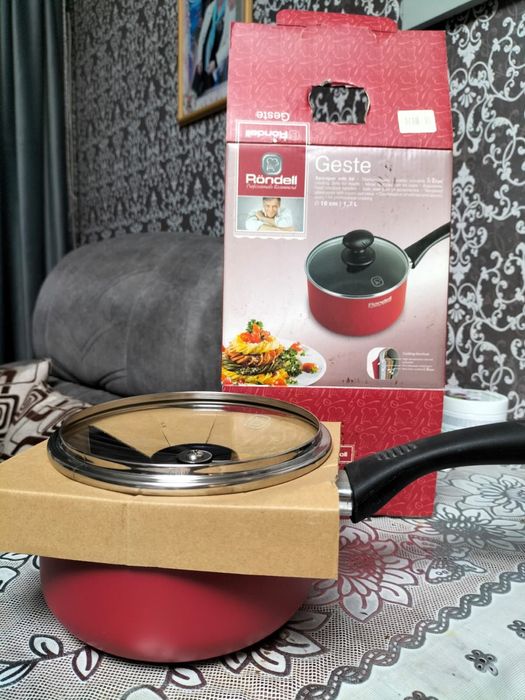 Кастрюля новая продам