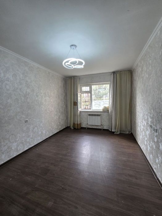 Sergeli Yangi Xayot 3a da 3 xonali uy sotiladi.